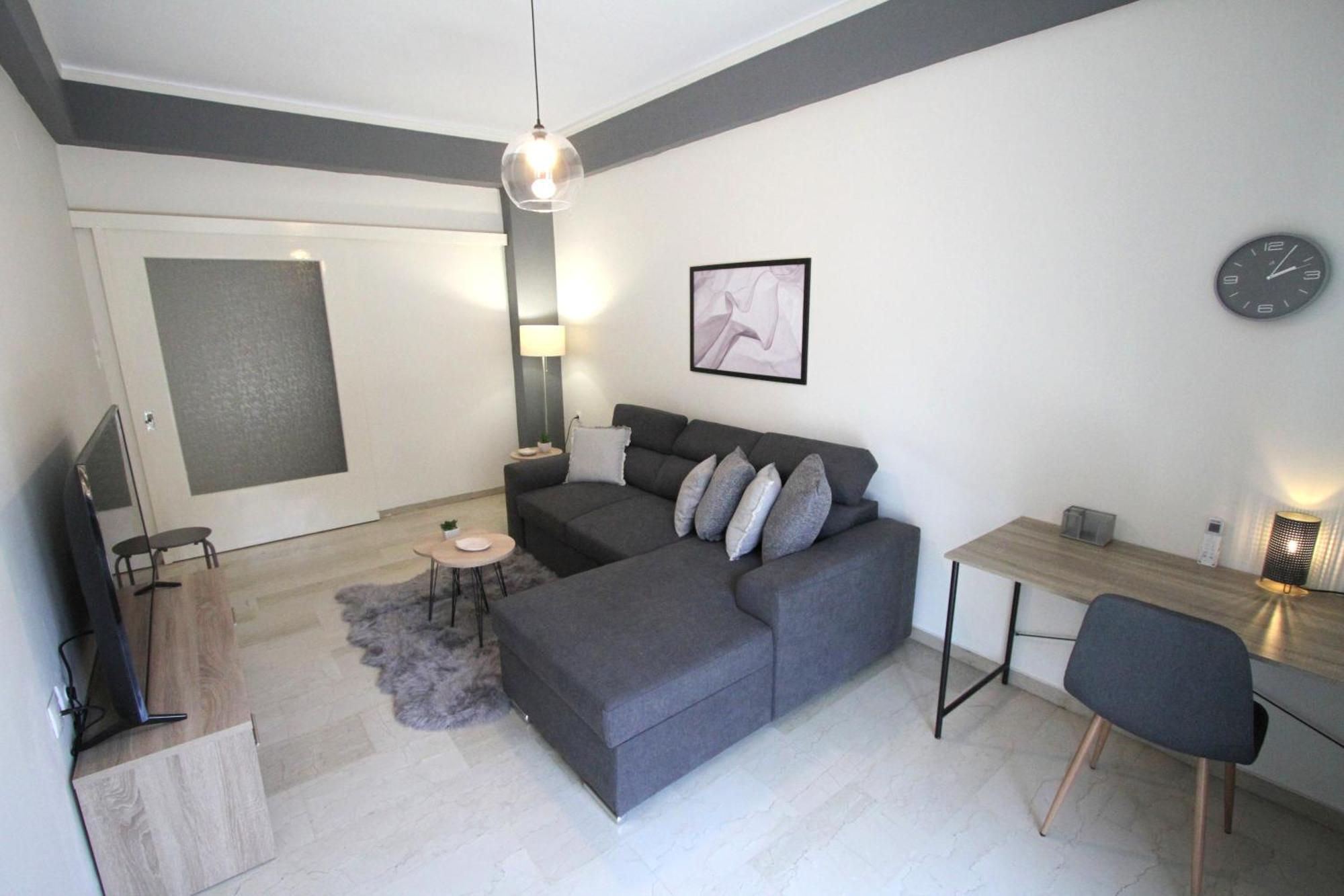 Newly Renovated Central 2 Bedroom Apartment In Kozani Exterior photo