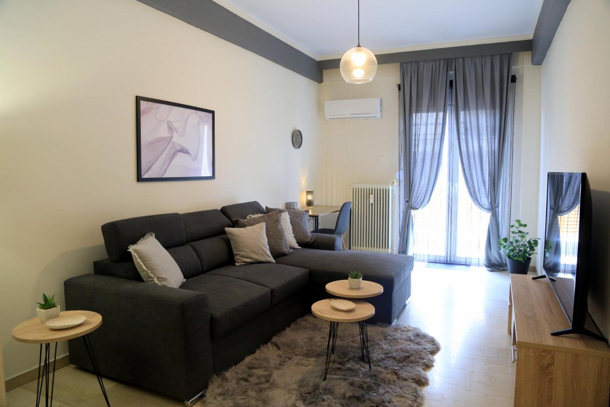 Newly Renovated Central 2 Bedroom Apartment In Kozani Exterior photo